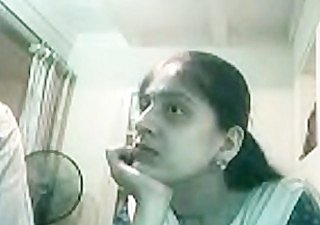 Lucknow Paki Girl menghisap 4 inci India Muslim Paki Learn of pada Webcam