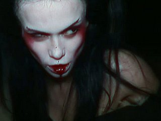 Horror-Porno-Video mit wildem hässlichen Hexen Suzie Diamond