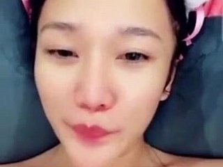 Asian echantische Jungfrau Porno Coupler buchstabiert