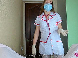Prawdziwa pielęgniarka dokładnie wie, czego potrzebujesz execute rozluźnienia piłek! Ssie kutasa execute twardego orgazmu! Untrained POV porno