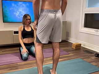 Frigidity moglie viene scopata e crema regarding pantaloni da yoga mentre si allena dall'amico dei mariti
