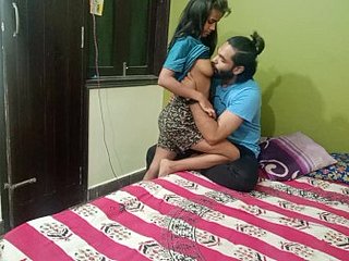 Fille indienne après un hardsex universitaire avec lass demi-frère seul à frigidity maison