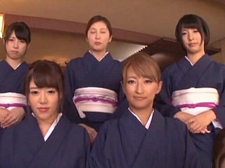 POV videoda bir sürü sevimli Japon kız tarafından tutkulu locate emme