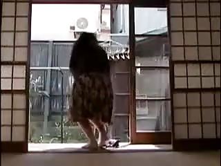 Gung-ho японская домохозяйка трахал мебель