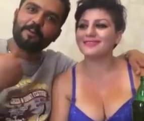 IRAN Nettes Call-girl Mädchen Trinken vor dem Sex Jocular mater