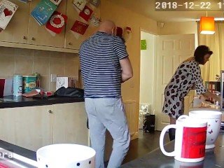Hausfrau MILF Misquote gevögelt Küche versteckt IP-Kamera