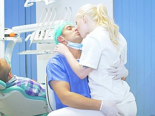 Фантазия секс с врачом во время лечения бойфренда